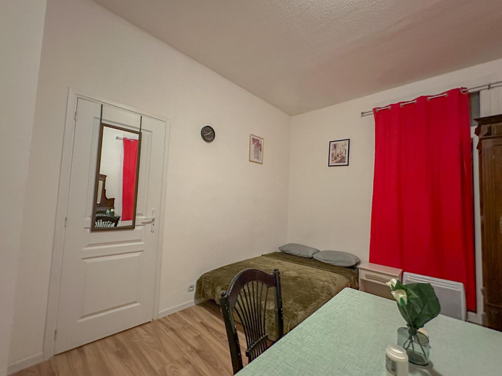 Charmant Studio Avec Balcon Перпинян Екстериор снимка