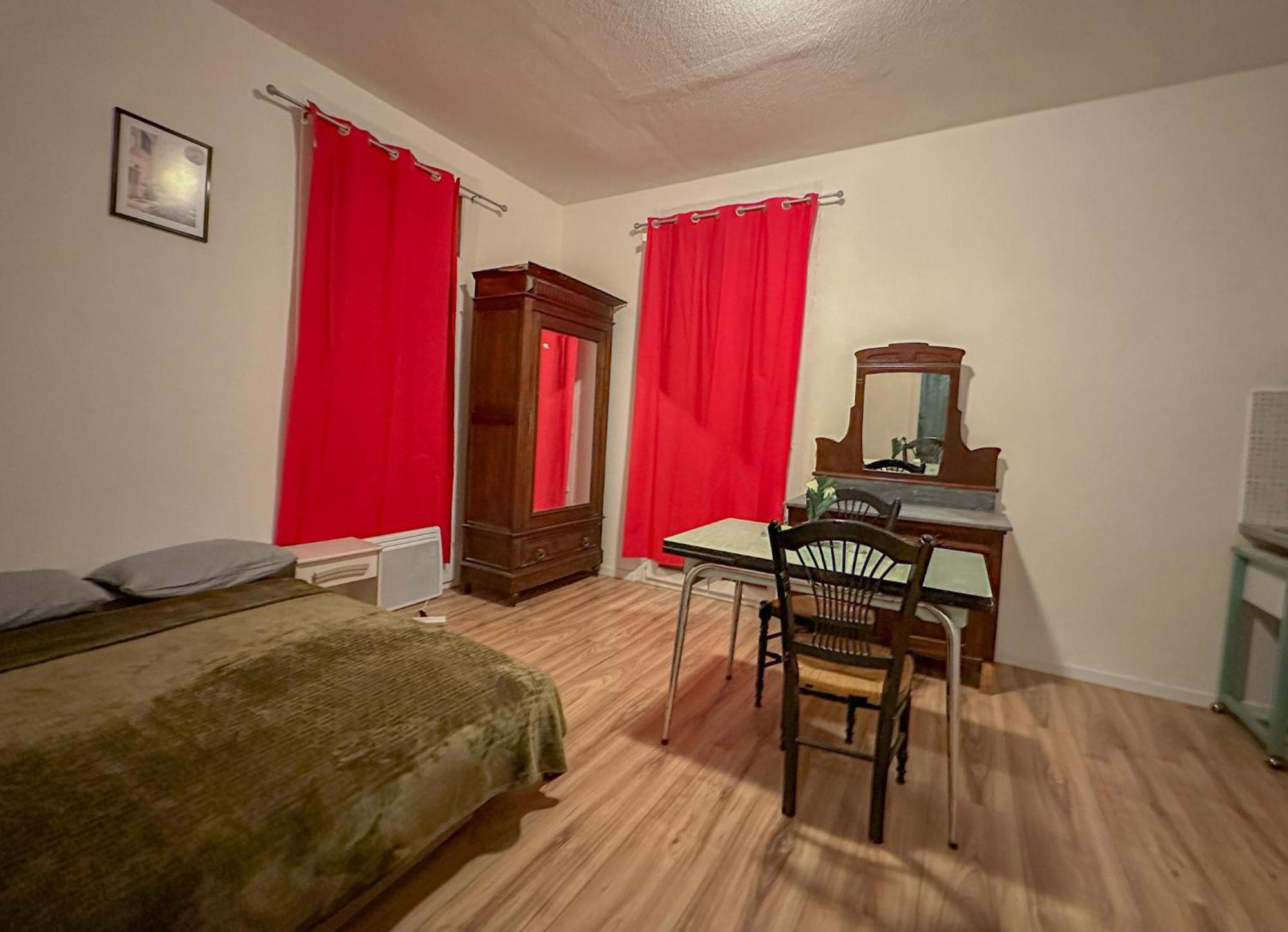 Charmant Studio Avec Balcon Перпинян Екстериор снимка