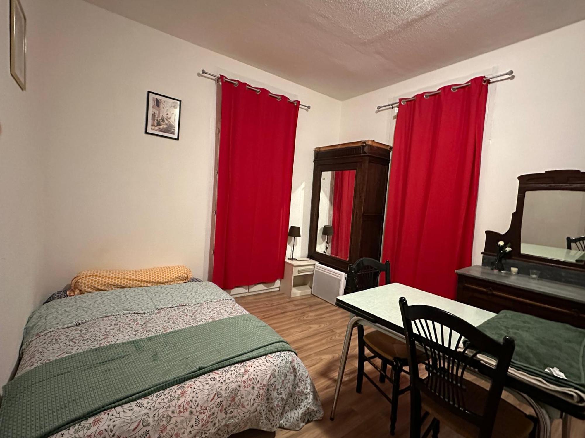 Charmant Studio Avec Balcon Перпинян Екстериор снимка